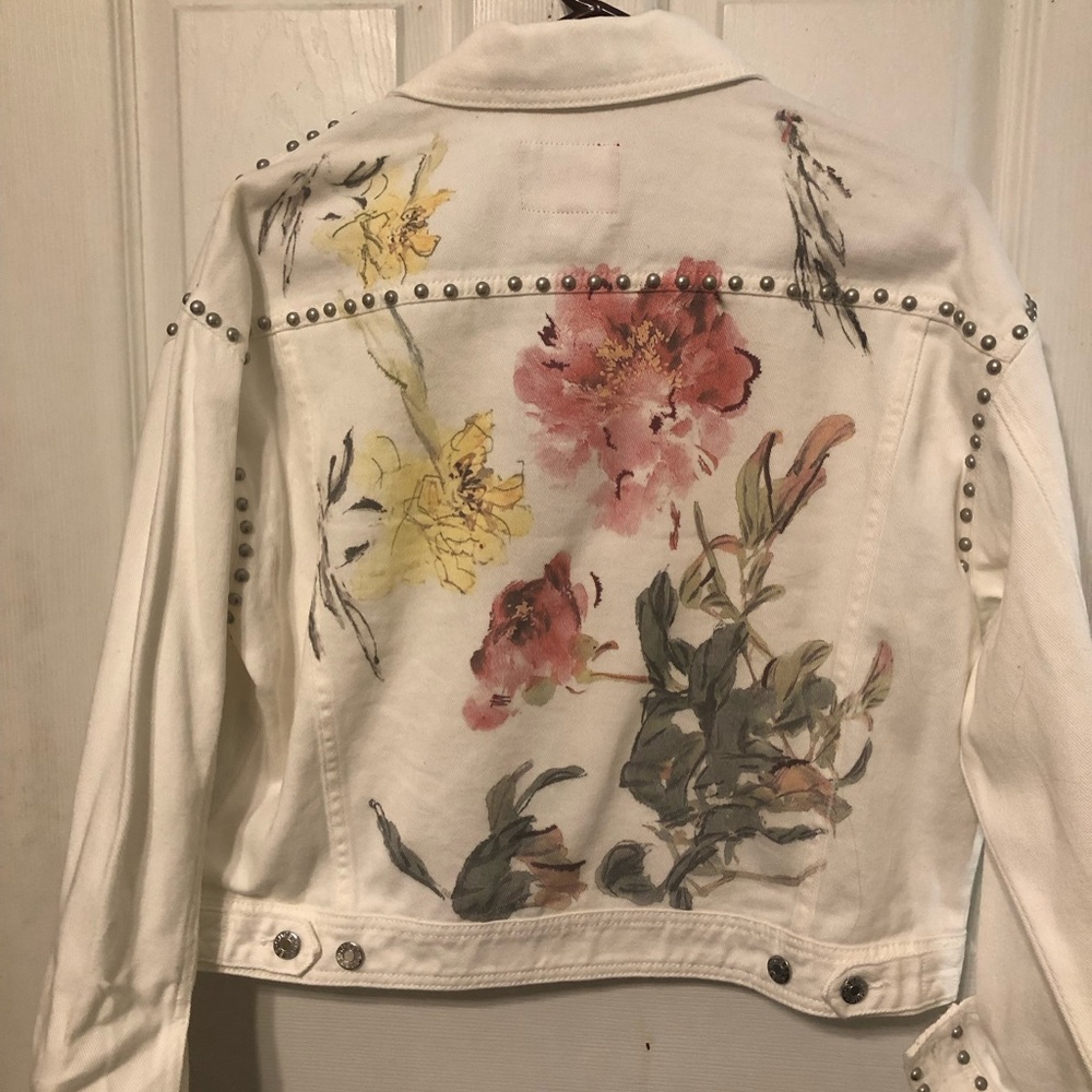 NWT GUESS White Denim Jacket with Stud Accents - Picture 3 of 4